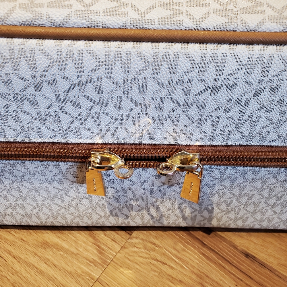 Michael Kors white suitcase - Picture 8 of 10